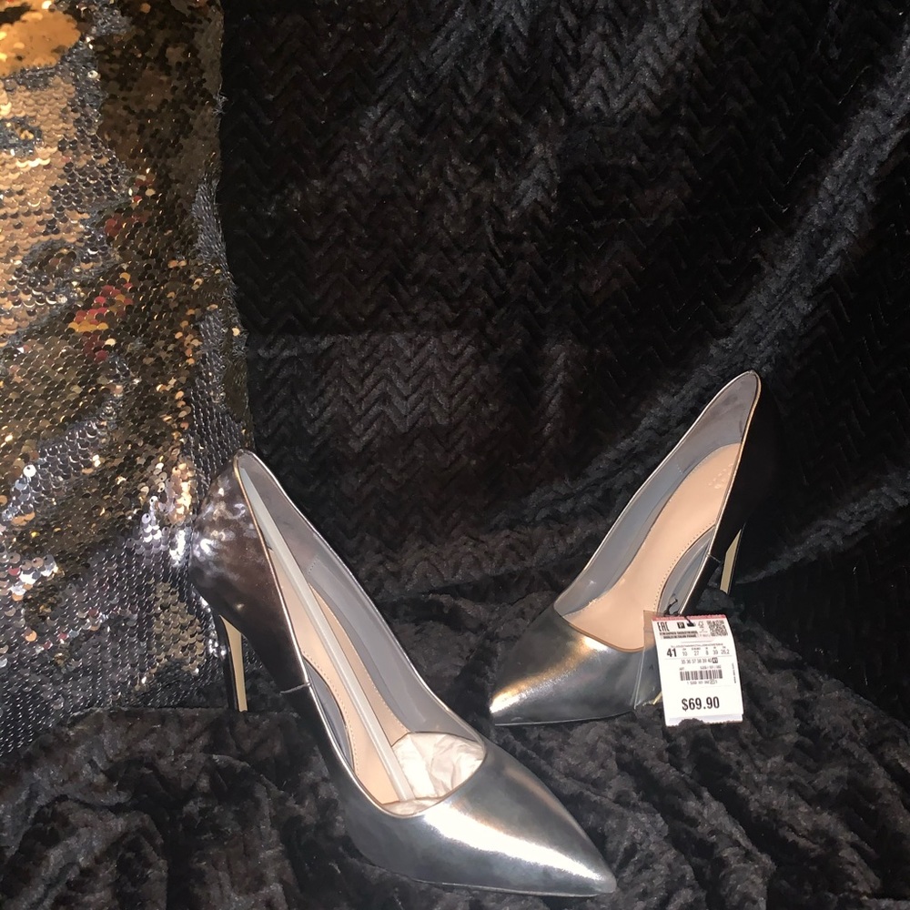 Brand new Silver heels w/ a tint of black!!